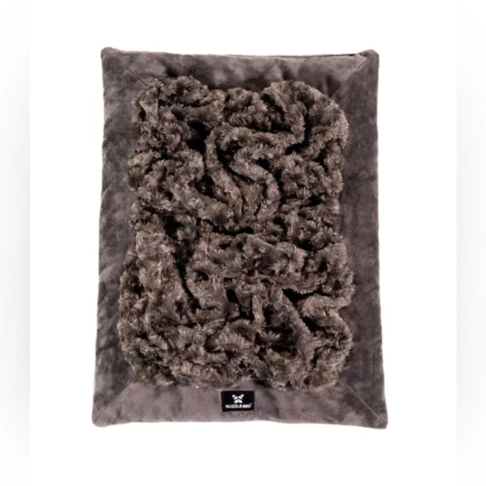 DOG /CAT BED WITH OVERSIZED FAUX FUR TOP